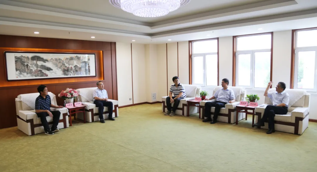 �￡�¸��г�һ��ݰ�ٺӱ���ҵ��ѧ���콻��(ͼ1)